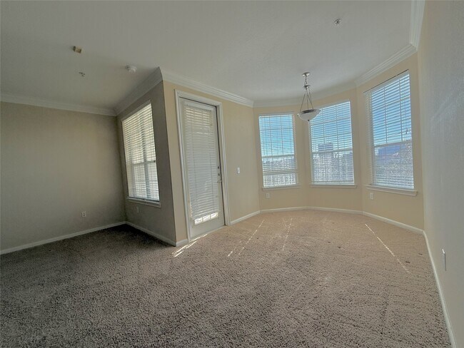 Building Photo - 7575 Kirby Dr