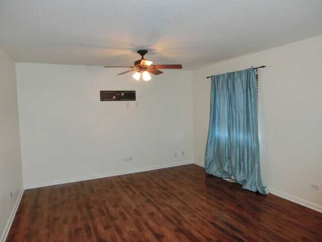 Building Photo - 567 Parkview Ln