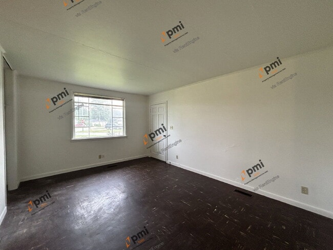 Building Photo - 2915 Oakdale Ave