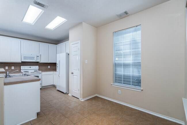 Foto del edificio - 207 N Burberry Park Cir