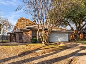 Building Photo - 400 Ricker Ct