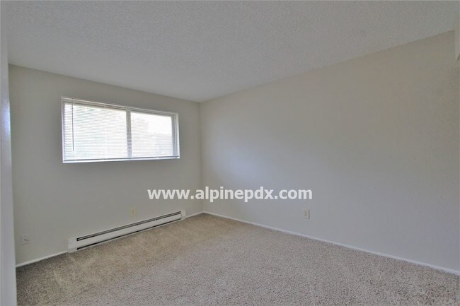 Building Photo - 2 Bedroom Single Level - end unit