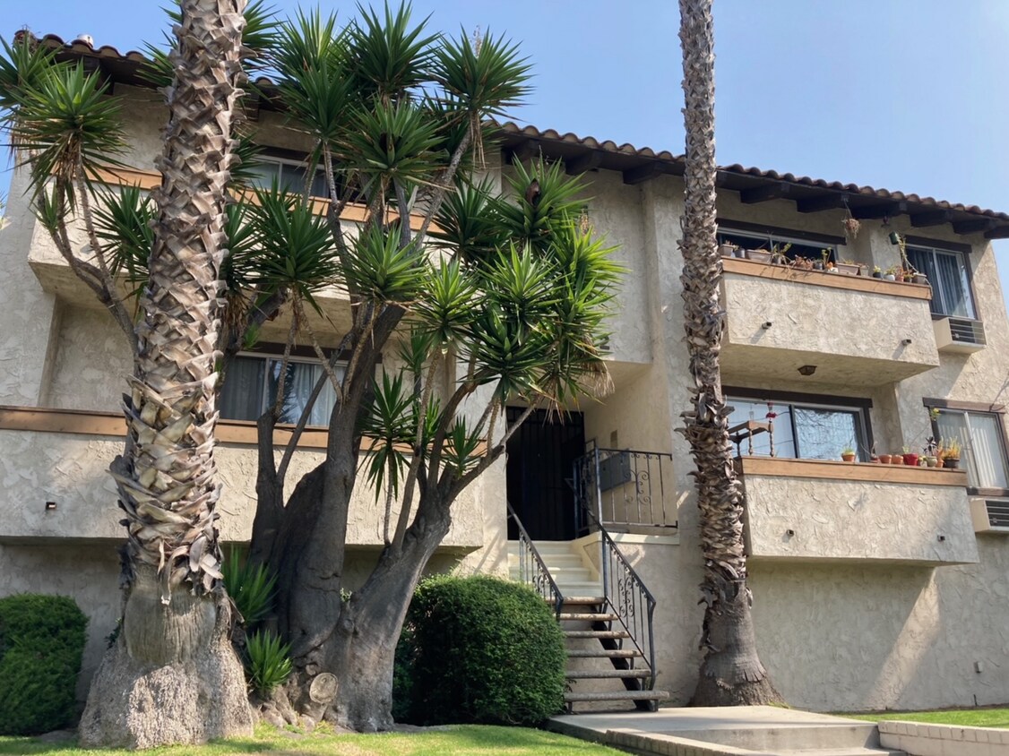 Foto principal - 3702 Hughes Ave