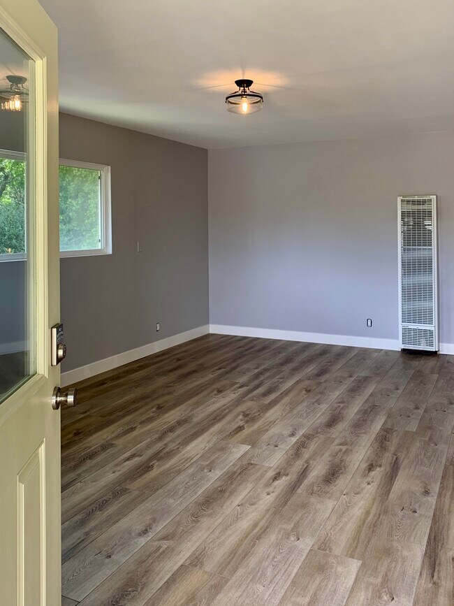 Foto del edificio - 310 Laurel Way