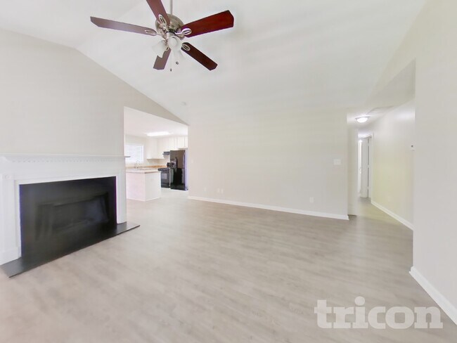 Building Photo - 2024 Meadow Glen Cir