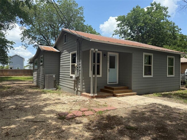 Building Photo - 505 Ruddy St