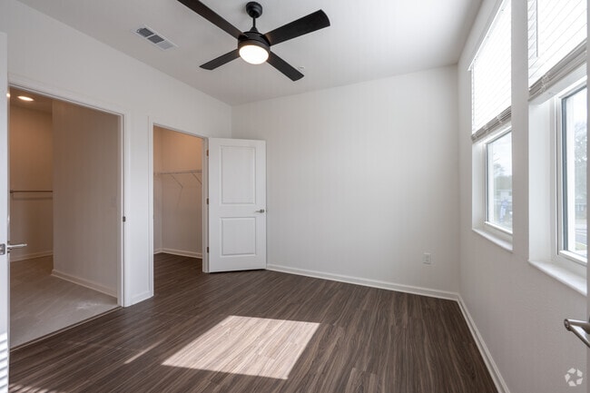 2 habitaciones, 2 baños - 877 pies cuadrados - Dormitorio principal - Fox Pointe