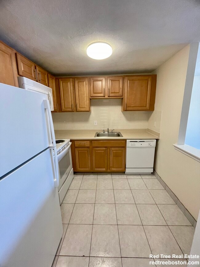 Building Photo - 24 Whites Ave