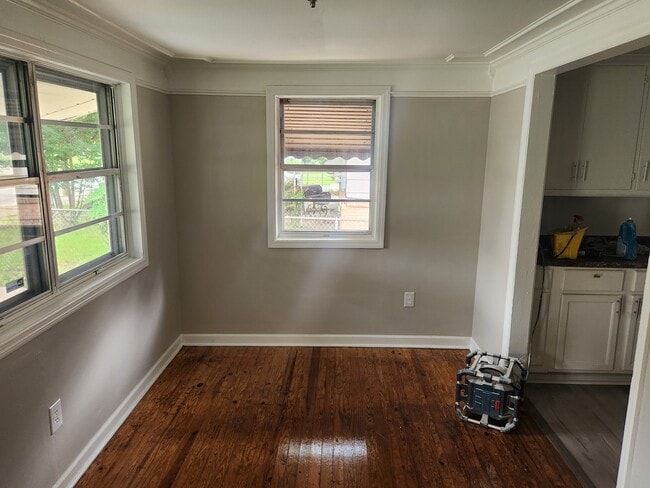 Foto del edificio - 604 12th Ave NW
