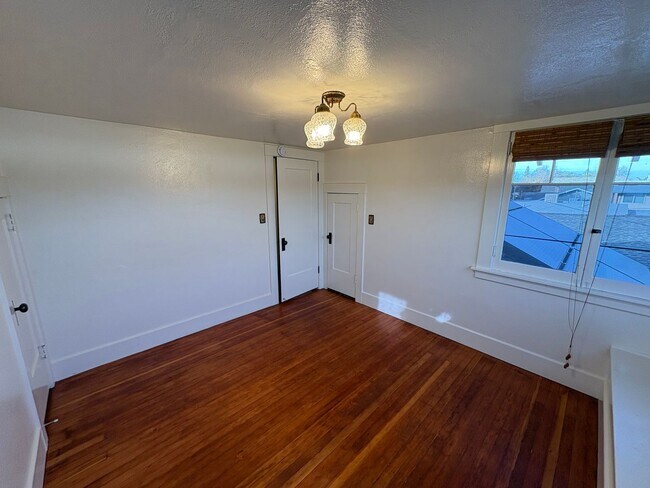 Building Photo - Beautiful Visalia Home Available Now!