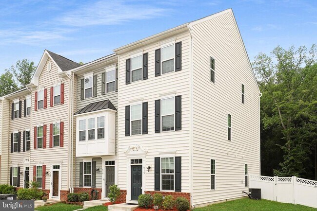 Foto del edificio - 716 River Crest Way