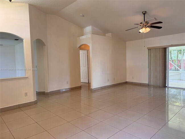 Foto del edificio - 1265 SW Santiago Ave