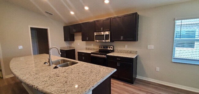 Foto del edificio - 4-Bedroom, 2-Bathroom in Winter Haven