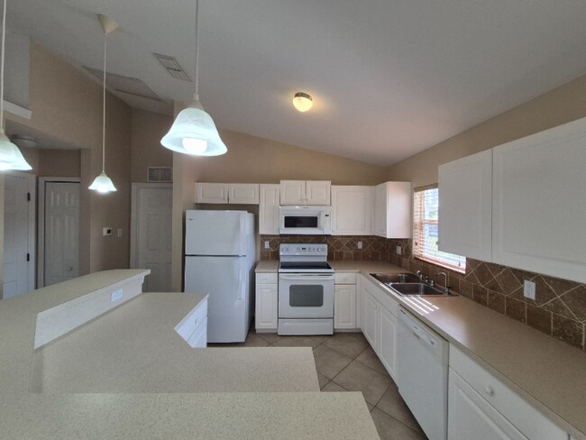 Building Photo - 1902 NW 14th Terrace