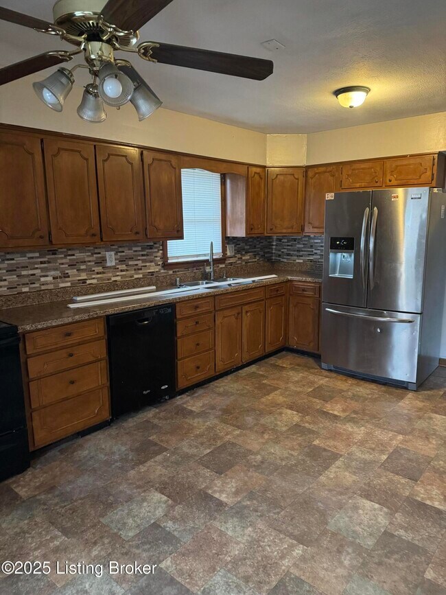 Foto del edificio - 4019 Lomond Dr