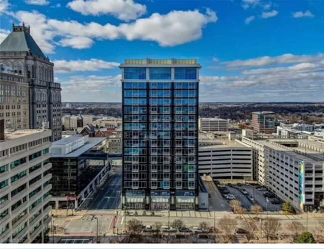 Foto del edificio - 201 N Elm St