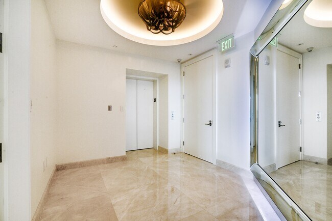 Foto del edificio - 16047 Collins Ave