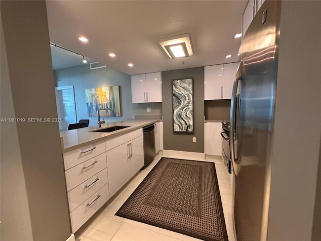 Photo - 1800 N Bayshore Dr Apartment