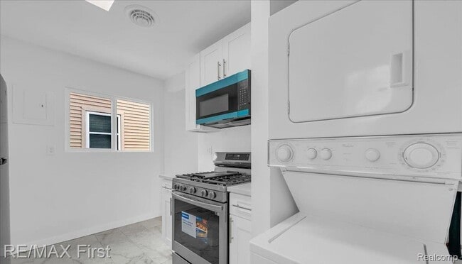 Foto del edificio - 23108 Pilgrim Ave