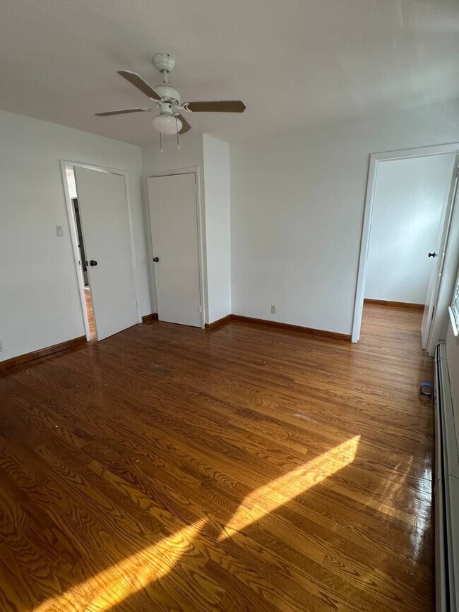 Foto del edificio - 62-47 64th St