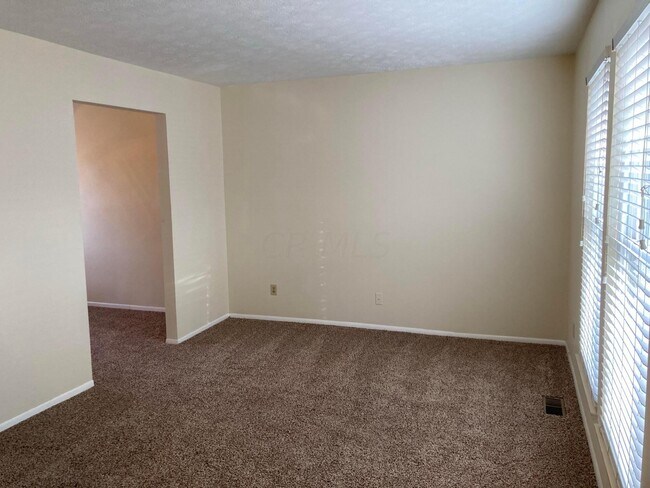 Building Photo - 2185 Belltree Dr