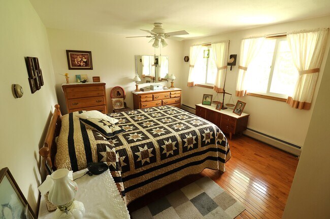 Foto del edificio - 1345 Blue Mounds St