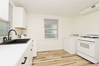 Building Photo - 602 Blenheim Ave