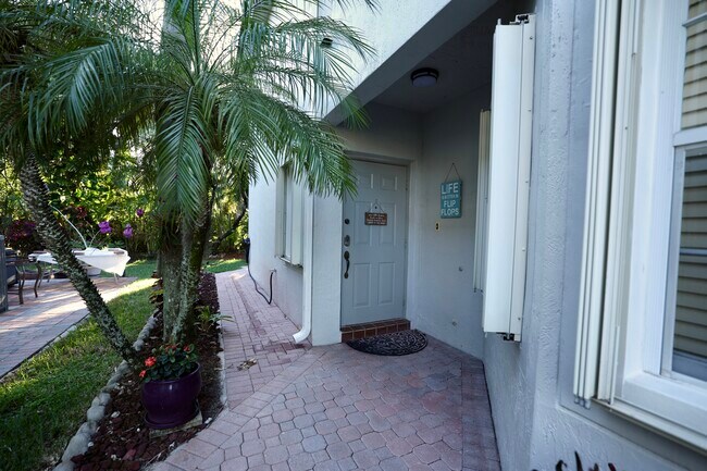 Building Photo - 21048 Via Eden