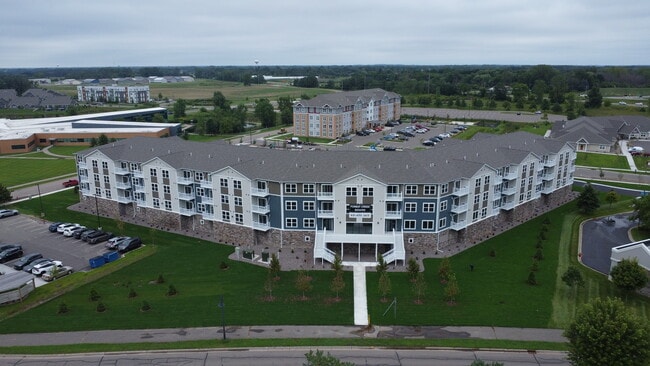 Building Photo - Forest Creek