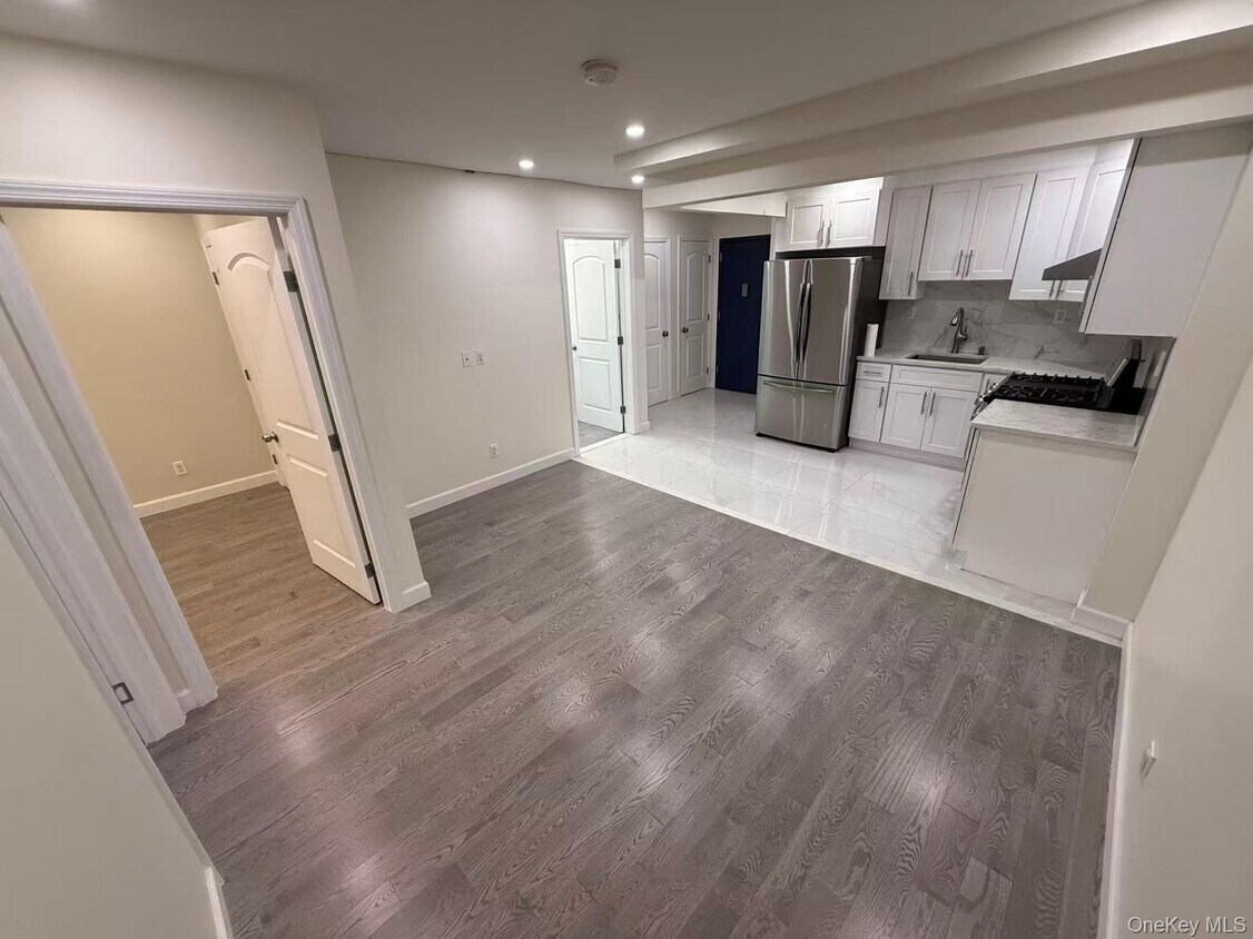 Foto principal - 43-13 65th St