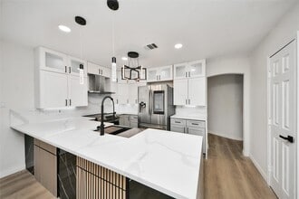 Building Photo - 15719 Baytree Dr