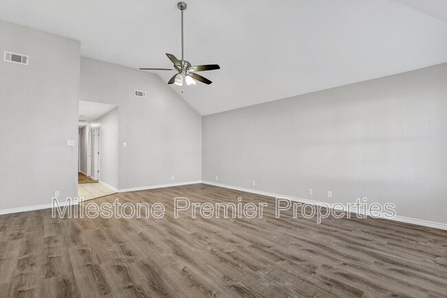 Foto del edificio - 914 W Houston St