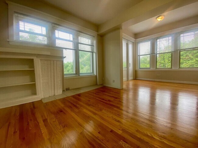 Foto del edificio - 7505 N Greenview Ave