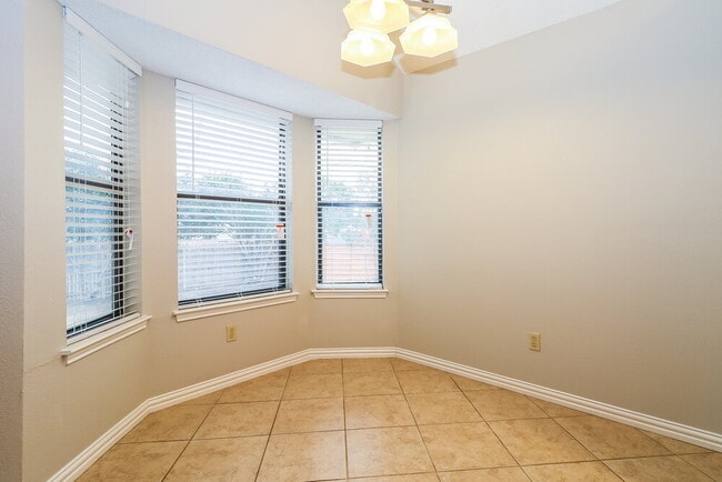 Building Photo - 641 Ozark Ave