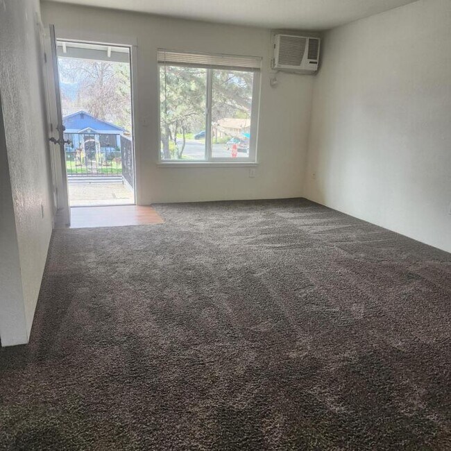 Foto del edificio - 444 NW D St