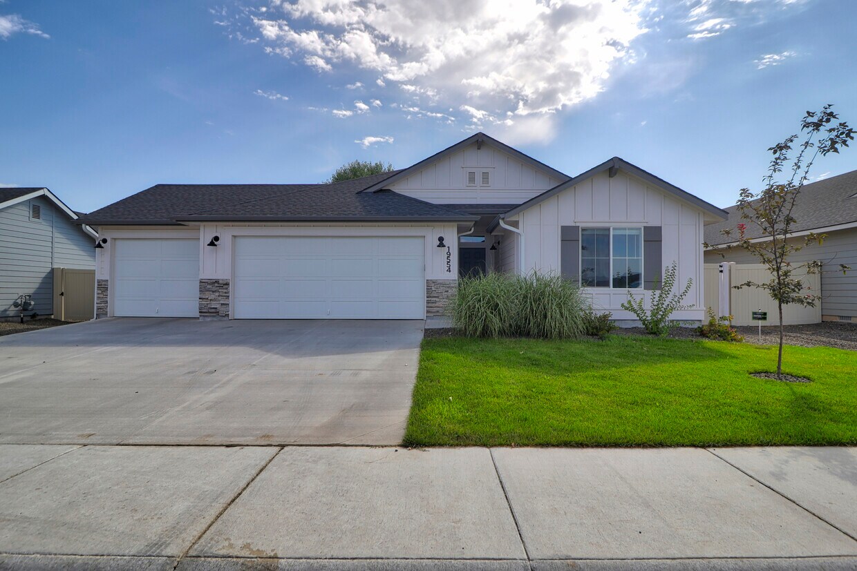 Foto principal - 19554 Watling Ave