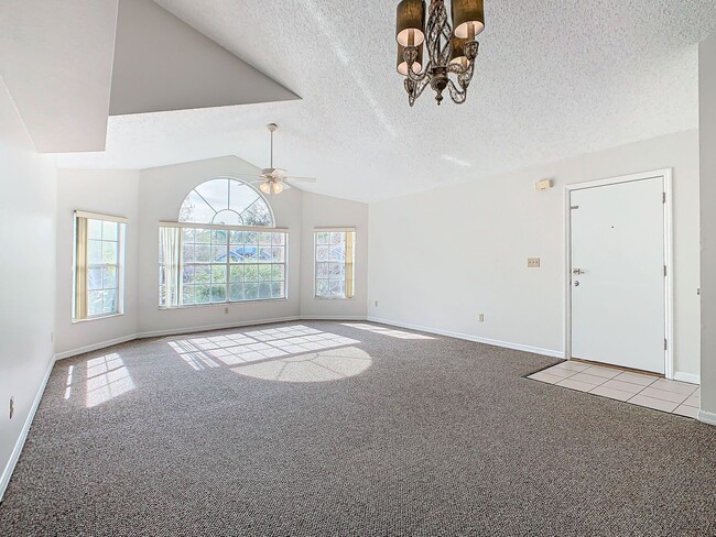 Building Photo - Pet Friendly 3 bedroom, 2 bathroom condo