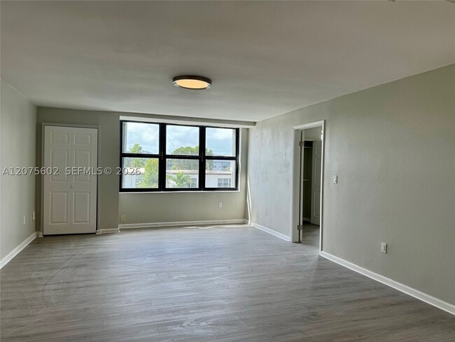 Foto del edificio - 3702 NE 171 St
