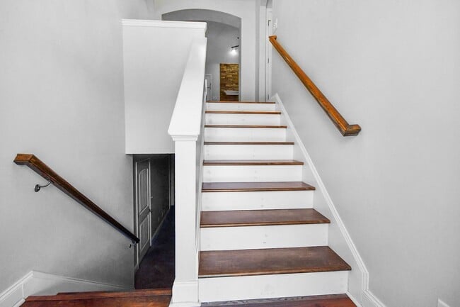 Building Photo - Pet Friendly Four Bedroom!