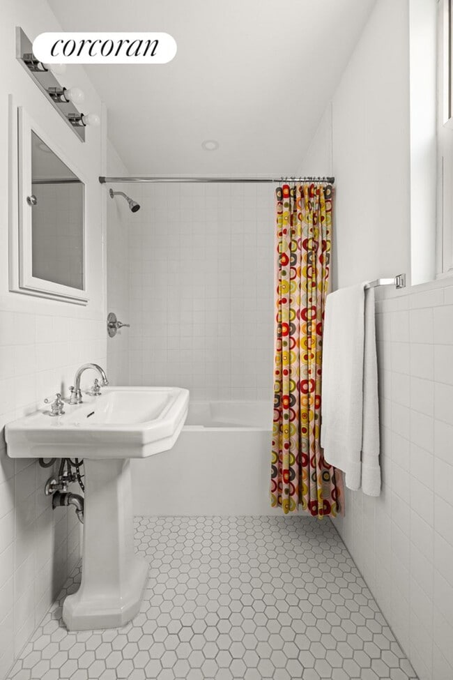Foto del edificio - 280 E 8th St