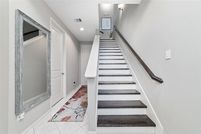 Building Photo - 2928 Baer St