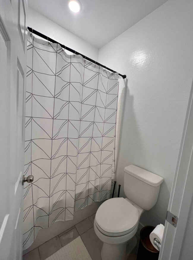 Shared bathroom - 965 Nevada State Dr