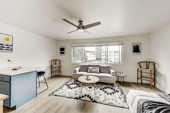 Building Photo - Newly renovated apartment at Oakbrook! Up ...