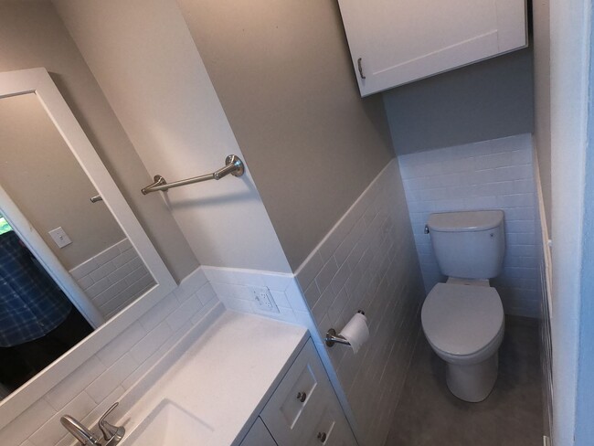 Building Photo - Beautifully remodeled 3 bed 2.5 bath house in Broomfield