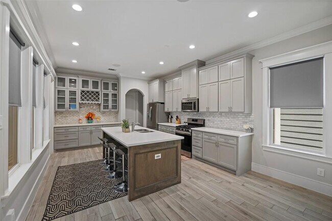 Building Photo - 6531 Castlebay Dr