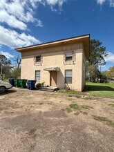 Building Photo - 1125 N Valderas St