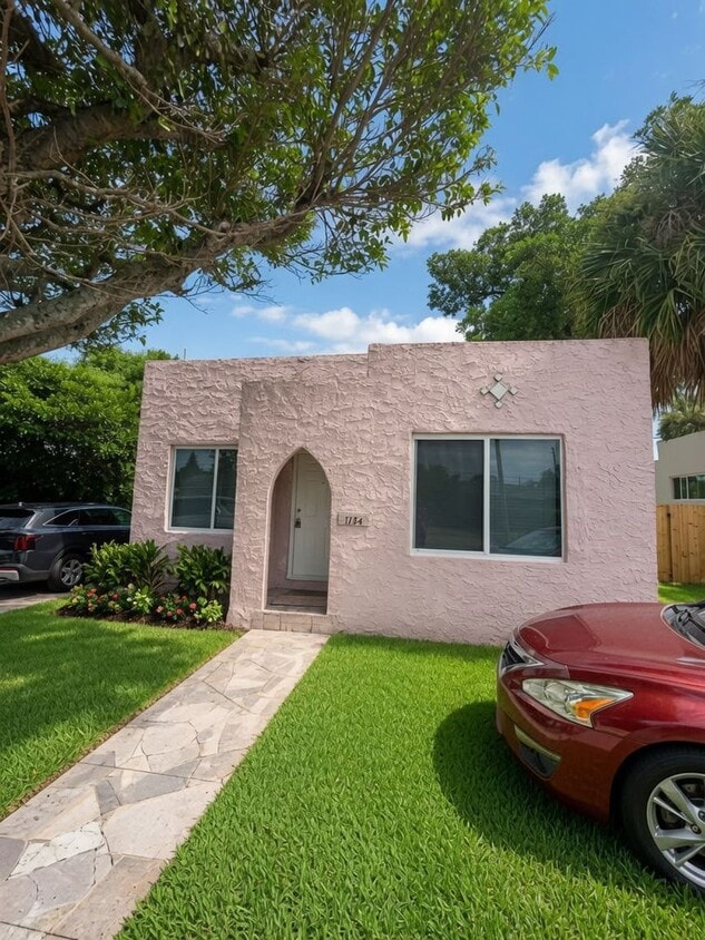 Photo - 1154 W 25th St