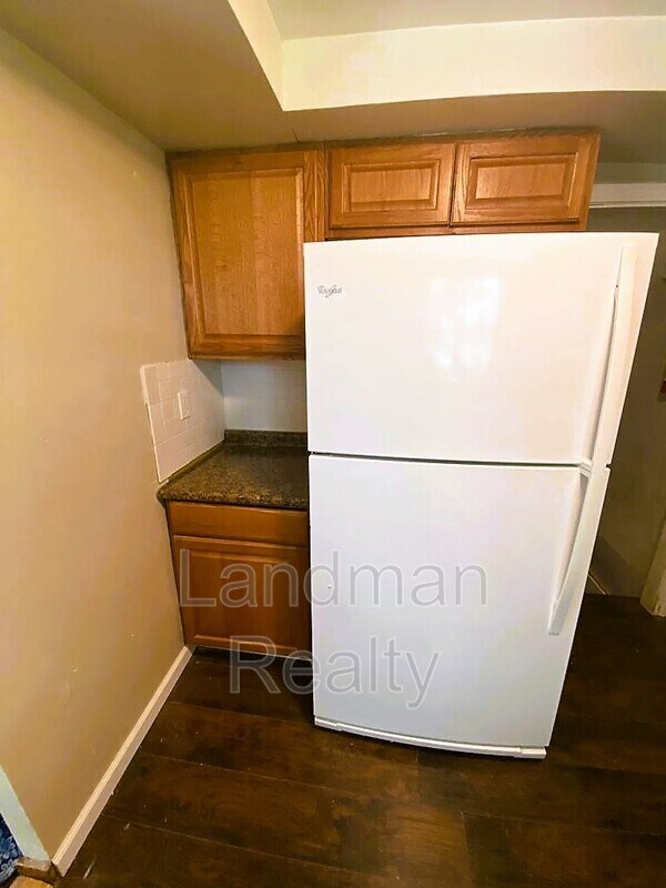 Building Photo - 418 Pennwood Dr