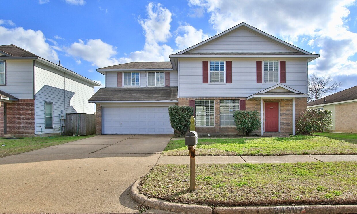 Foto principal - Adorable 4 bedroom, 2.5 bath!! Move in rea...