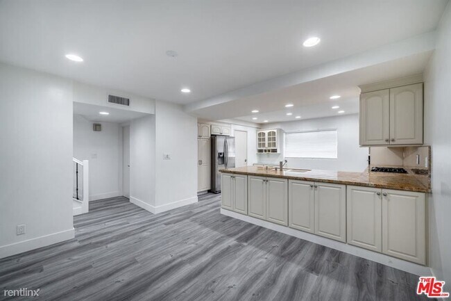 Building Photo - 13224 Admiral Ave